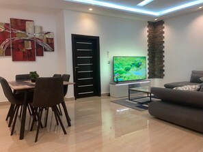 Living area - Appartement Lumineux au RDC Entrée Privé - Ermitage (COTONOU)