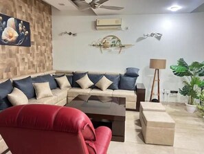Living area - Luxury Stays with Us in NOIDA (Noida)