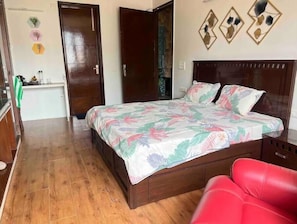 1 bedroom, WiFi - Luxury Stays with Us in NOIDA (Noida)