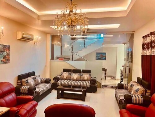 Luxury Stays with Us in NOIDA