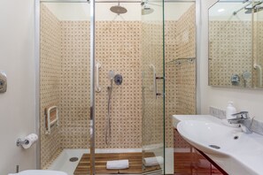 Shower, hair dryer, bidet, towels - Skyline Penthouse with Private Rooftop (Roma)