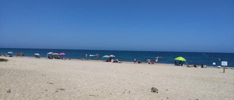 靠近海滩