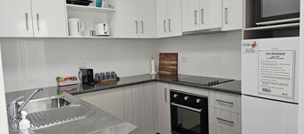 Aart Apartments Port Lincoln, Accommodation in the CBD, 100m from the beach.