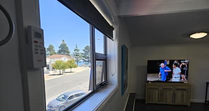 Aart Apartments Port Lincoln, Accommodation in the CBD, 100m from the beach.