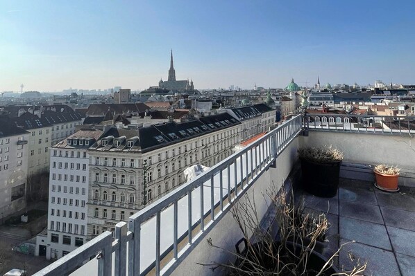 Property grounds - Clean Innere 2BR w/ Elevator, Danube View & Roof Terrace, by Blueground (Vienna)