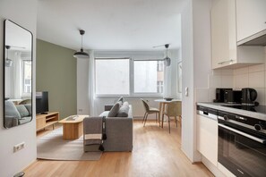 Fridge, microwave, oven, stovetop - Superb Alsergrund 1BR w/ Cellar & Elevator, by Blueground (Vienna)