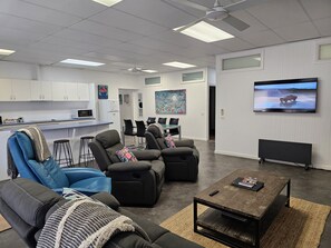 Smart TV - Aart Apartments Port Lincoln, Accommodation in the CBD, wheelchair accessible .
(Port Lincoln)