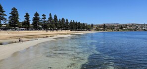 Beach - Aart Apartments Port Lincoln, Accommodation in the CBD, wheelchair accessible .
 (Port Lincoln)