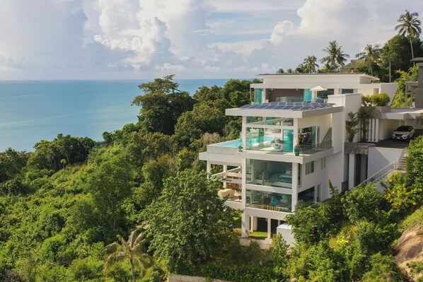 المنشأة من الخارج