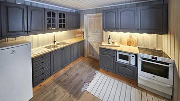 Frigorífic, forn, placa de cuina i cafetera i tetera