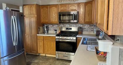Cozy 3 bedroom by airbase!