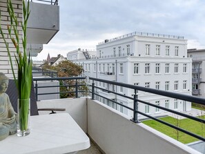 Unclassified image, 5 of 13, button