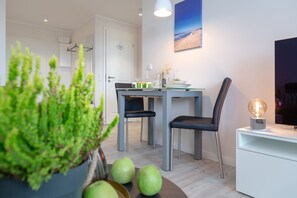 Unclassified image, 4 of 22, button - Nette Hunde - Großzügige, Moderne 2 Zimmerwhg. am Rathausplatz mit Stellplatz (Sylt)