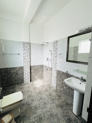 Deluxe Triple Room | Bilik Mandi