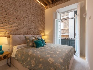 3 habitaciones, tabla de planchar con plancha, internet y ropa de cama 