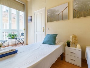 2 bedrooms, iron/ironing board, WiFi, bed sheets