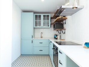 Fridge, microwave, oven, dishwasher - Central and bright apartment with balconies (Málaga)