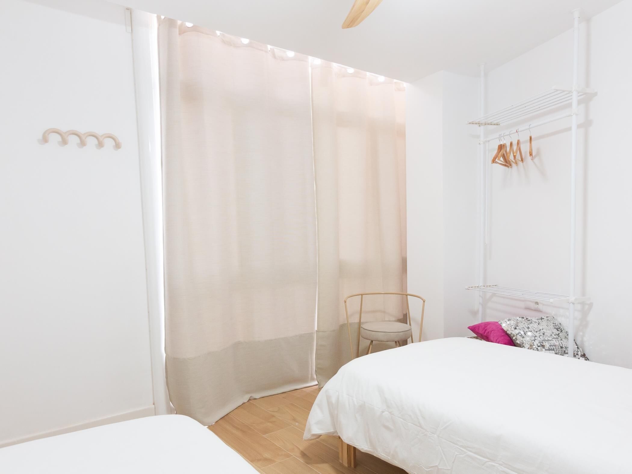 2 slaapkamers, een strijkplank/strijkijzer, wifi, beddengoed