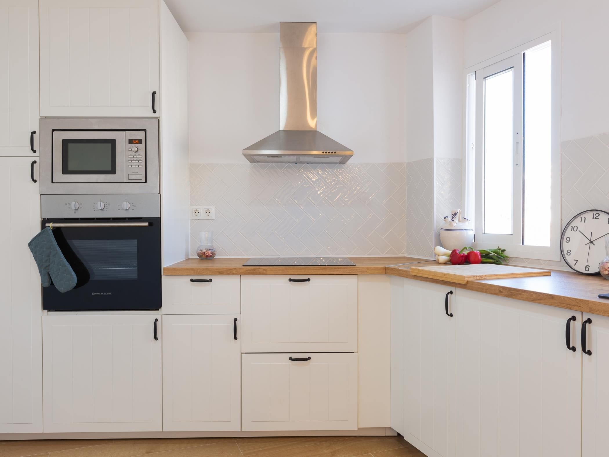 Réfrigérateur, micro-ondes, four, cafetière/bouilloire