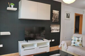 TV - Apartamento Bateles Cerca de la Playa (Conil de la Fra.)