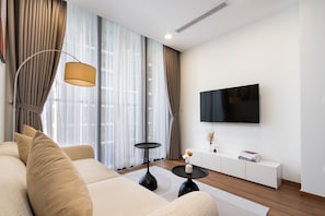 Superior Apartment, 2 Bedrooms, Pool Access, City View | Living area