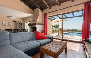 TV, fireplace - Beautiful home in Visnjan with WiFi (Visnjan)