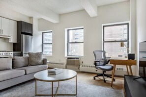 Interior - Impeccable Hudson Yards 1BR w/ Gym & W/D, nr Penn Station, by Blueground (New York)