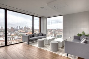 Interior - Gorgeous LES 1BR w/ Gym, Doorman & W/D, nr Park, by Blueground (New York)