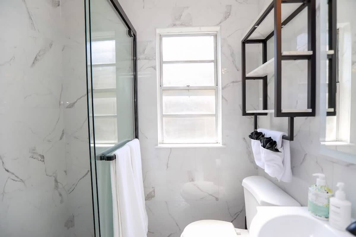 Shower, hair dryer, towels