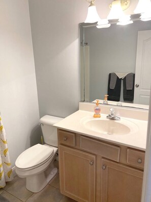 Shower, hair dryer, towels - Sojourn | Sea Song Bungalow | 5 BR 3 BA (Norfolk)