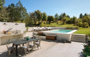 Outdoor dining - Nice home in Lupoglav (Lupoglav)