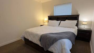 Travel crib, free WiFi, bed sheets