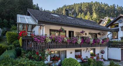 Ferienwohnung Schwarzwälder, Erholung in ruhiger Lage am Waldrand