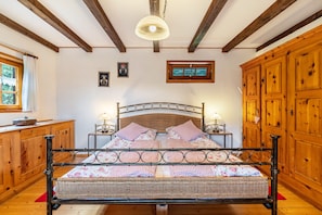 1 chambre, fer et planche Ă repasser, draps fournis