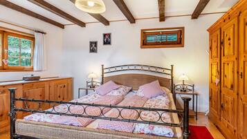 1 bedroom, iron/ironing board, bed sheets