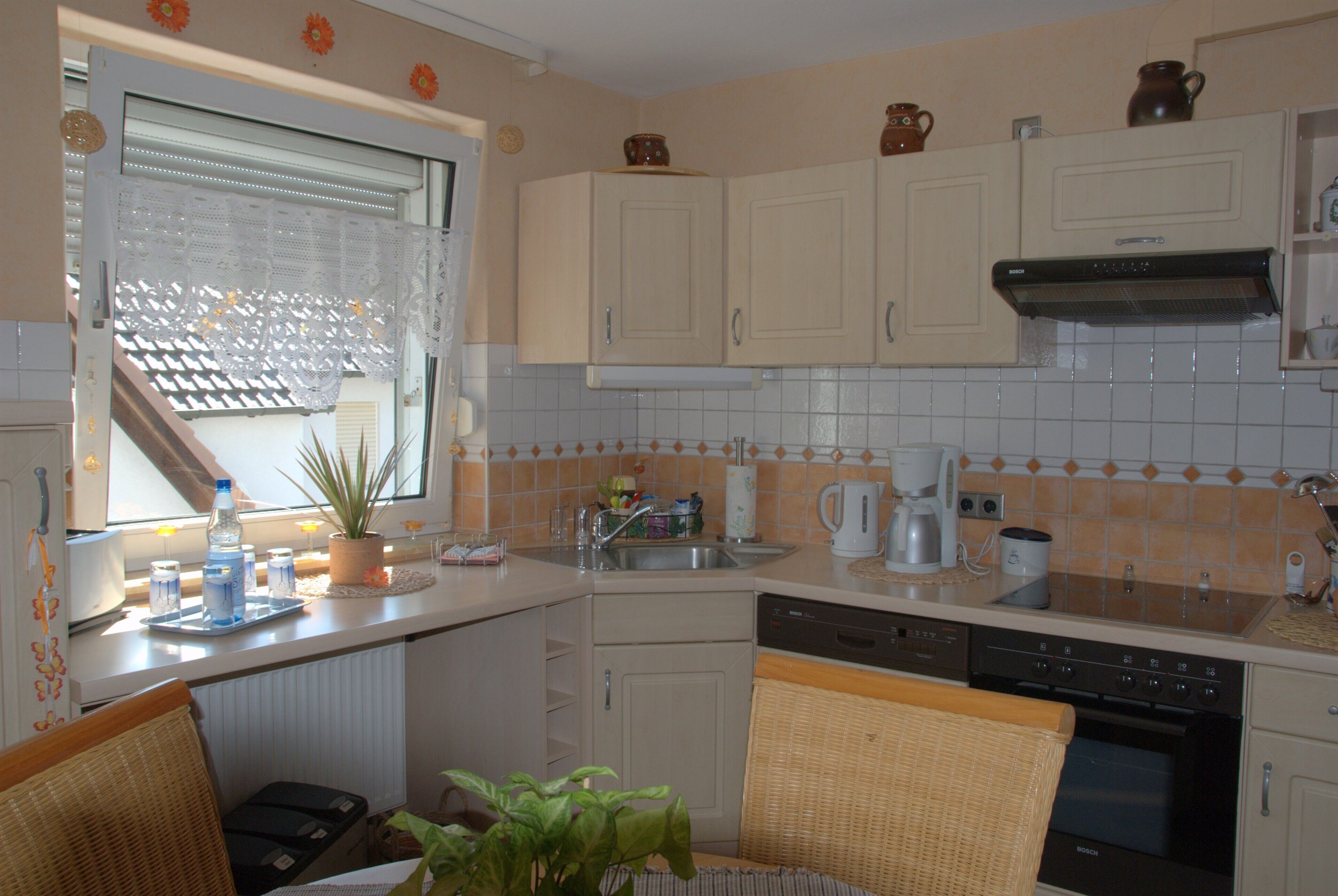 Kylskåp, mikrovågsugn, ugn och spishäll