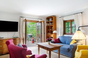 Tv, dvd-spelare, ett bordtennisbord och en stereo
