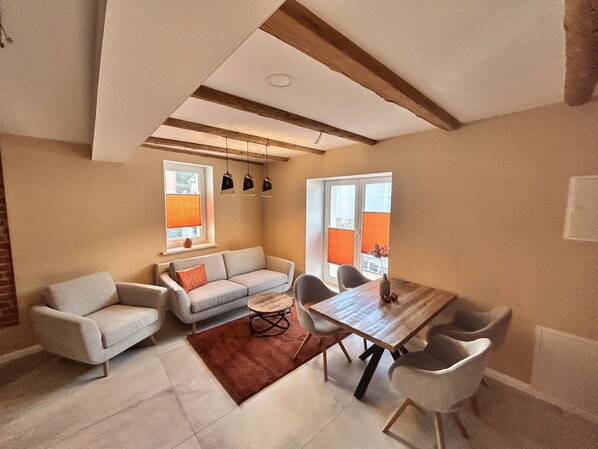 TV - Apartment '3' with Wi-Fi (Naumburg (Saale))