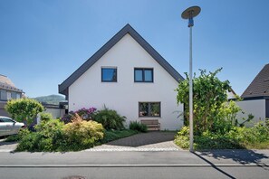 Exterior - Apartment 'Ferienwohnung Lange' with Mountain View, Balcony and Wi-Fi (Waldstetten)