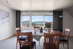 Dining - Apartment 'Ferienwohnung Lange' with Mountain View, Balcony and Wi-Fi (Waldstetten)