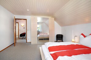 2 bedrooms, iron/ironing board, free WiFi, bed sheets - Apartment 'Ferienwohnung Lange' with Mountain View, Balcony and Wi-Fi (Waldstetten)