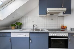 Kühlschrank, Ofen, Herdplatte, Geschirrspüler