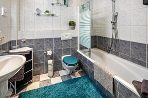 Ducha, secador de pelo, toallas