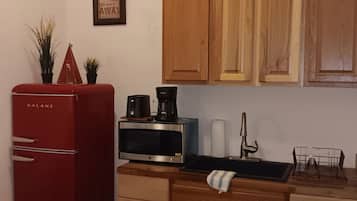 Basic Room, 1 Katil Ratu (Queen) | Dapur berkongsi | Ketuhar gelombang mikro, pengisar, peti sejuk beku