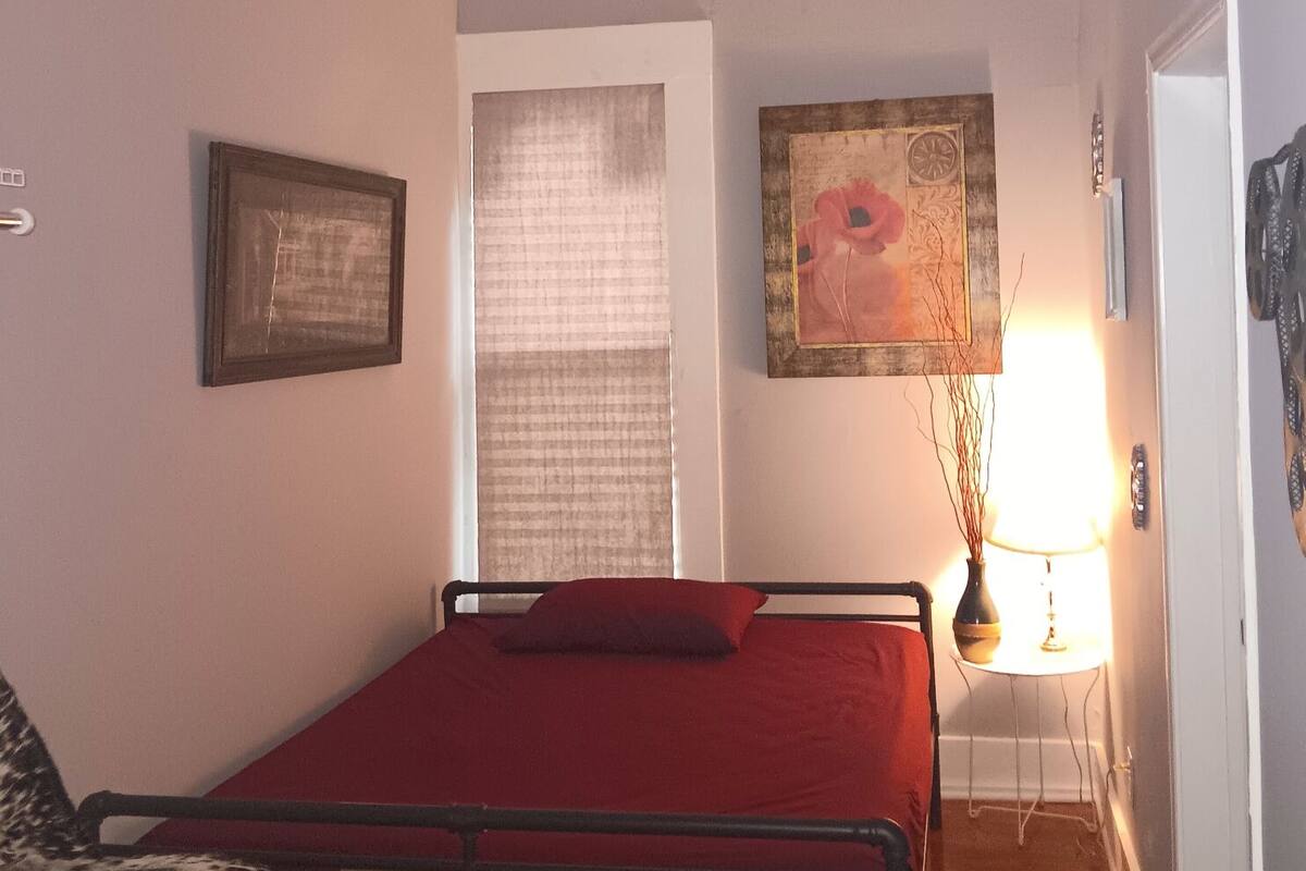 Basic Room, 1 Queen Bed