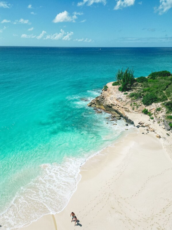 Beach - B-402 Stunning one bedroom apartment (Cupecoy)