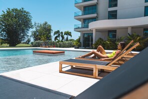 A heated pool - B-402 Stunning one bedroom apartment (Cupecoy)