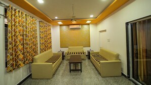 A room with two sofas, a coffee table, and a ceiling fan. - The Ekling Villa (Udaipur)