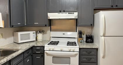 TXST Cozy and centrally located