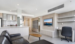 TV, offices - MetaWiseBnB|Sydney CBD|Chinatown|Luxe 2Bed Penthouse Aqua (Haymarket)